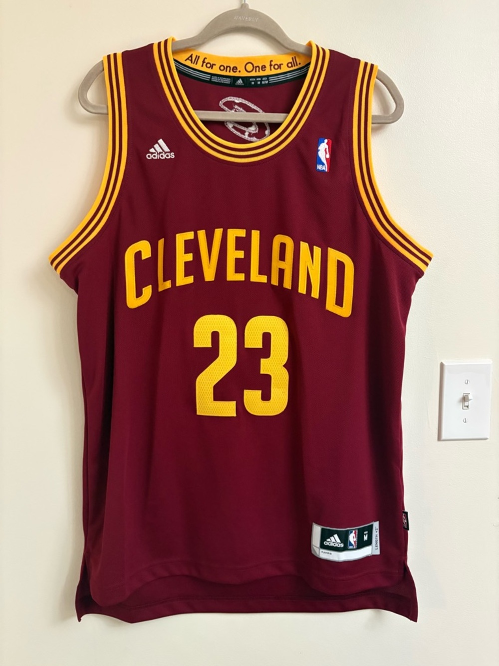 LeBron James Cleveland Cavaliers Adidas Swingman Jersey #23 Road Yellow Size M - Picture 2 of 10